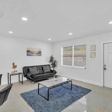 2 Bdrm Modern House Mins From Beach & Casino Hb1 Hallandale Beach Dış mekan fotoğraf