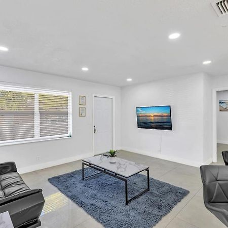 2 Bdrm Modern House Mins From Beach & Casino Hb1 Hallandale Beach Dış mekan fotoğraf