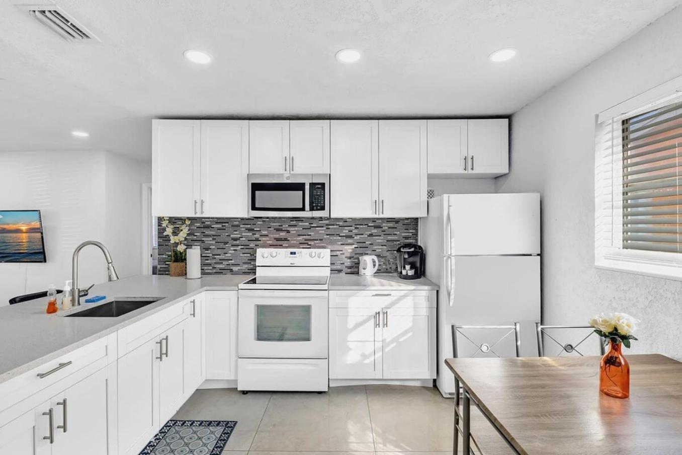 2 Bdrm Modern House Mins From Beach & Casino Hb1 Hallandale Beach Dış mekan fotoğraf